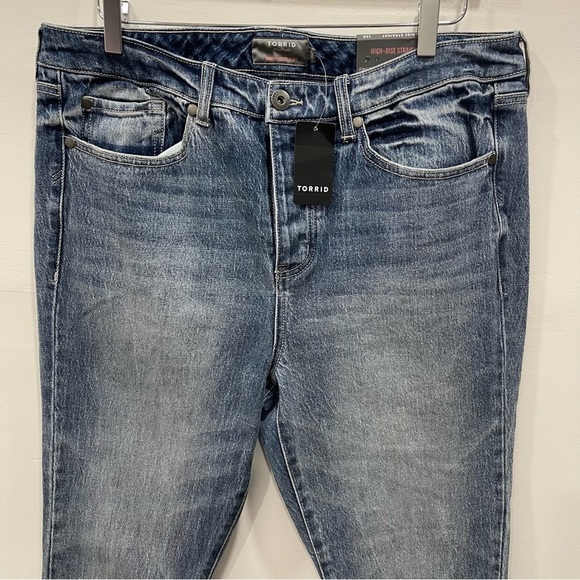 Torrid High-Rise Straight Jeans Raw Hem Size 12 Regular - Picture 3 of 11